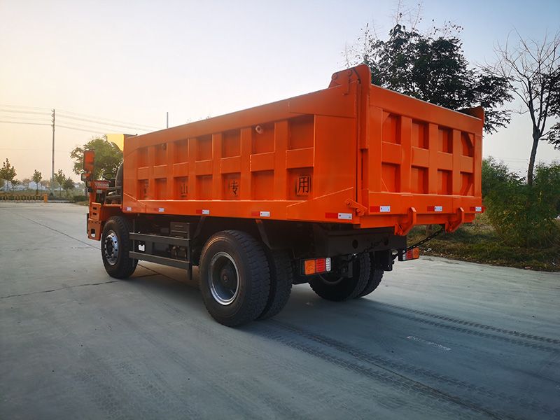 12噸四驅(qū)礦用運(yùn)輸車
